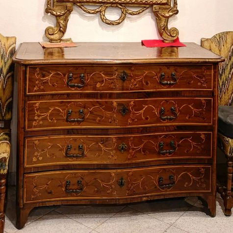 Cassettone piemontese intarsiato